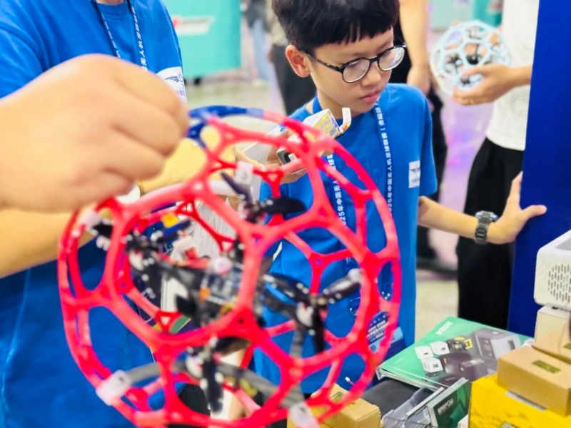 中國無人機(jī)足球聯(lián)賽貴陽精彩瞬間